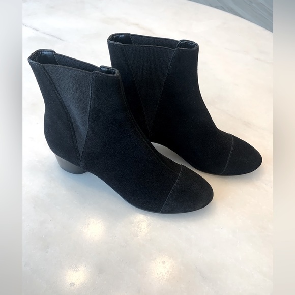 NIB Rebecca Minkoff Izette Booties in Black Oiled Suede Size 9 - Picture 2 of 15